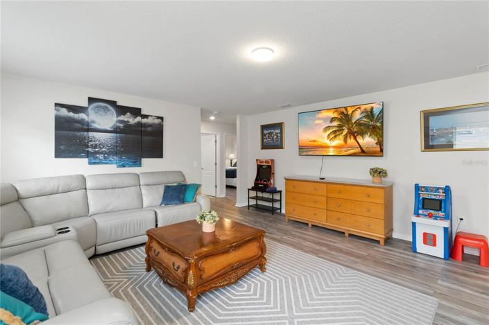 Image No.20-7 Bed Property for sale