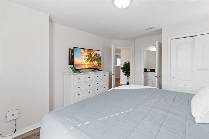 Image No.24-7 Bed Property for sale