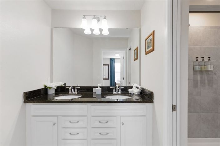 Image No.25-7 Bed Property for sale