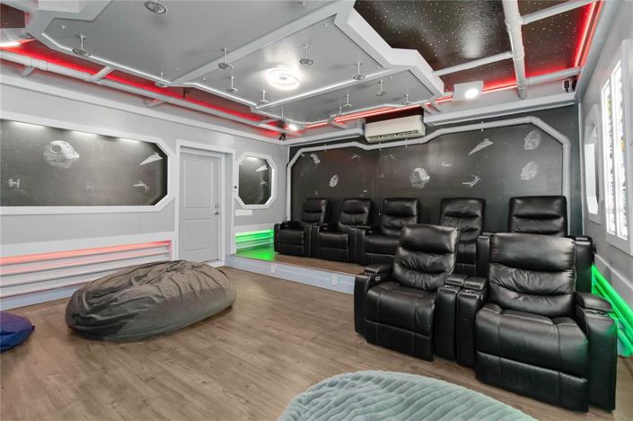 Image No.3-7 Bed Property for sale