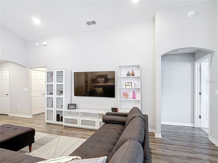 Image No.14-3 Bed Property for sale