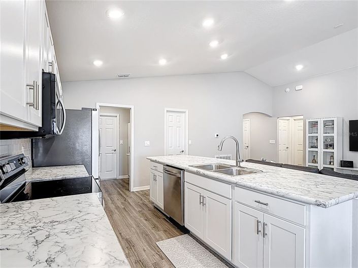 Image No.24-3 Bed Property for sale