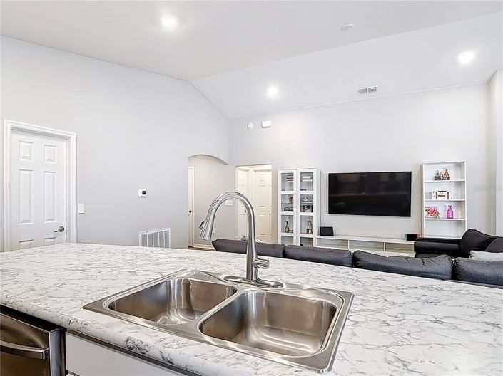 Image No.26-3 Bed Property for sale