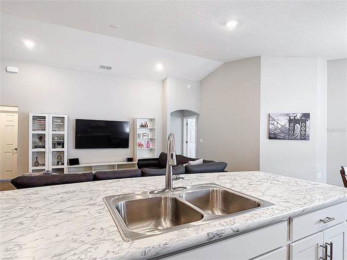 Image No.27-3 Bed Property for sale