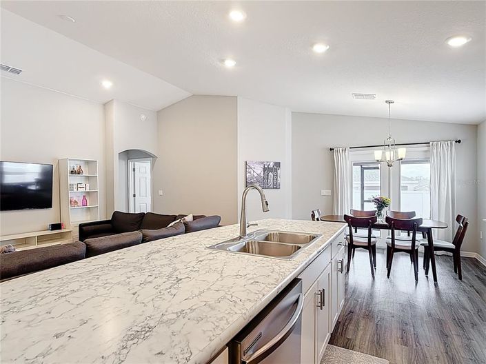 Image No.28-3 Bed Property for sale