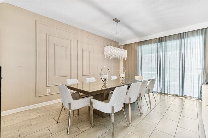 Image No.11-8 Bed Property for sale