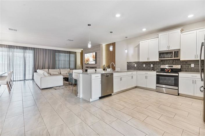 Image No.12-8 Bed Property for sale