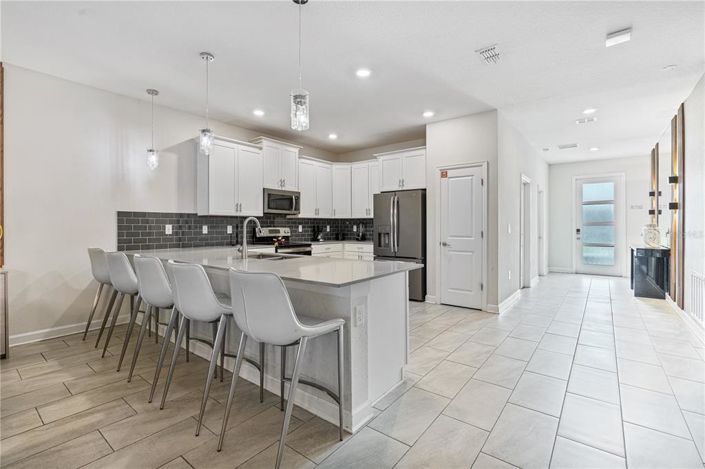 Image No.15-8 Bed Property for sale