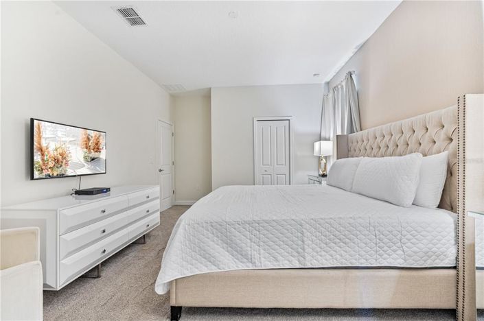 Image No.19-8 Bed Property for sale