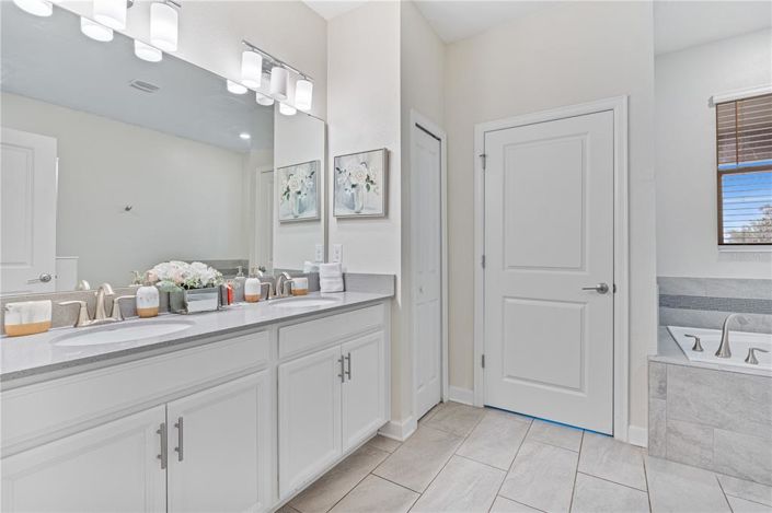 Image No.20-8 Bed Property for sale