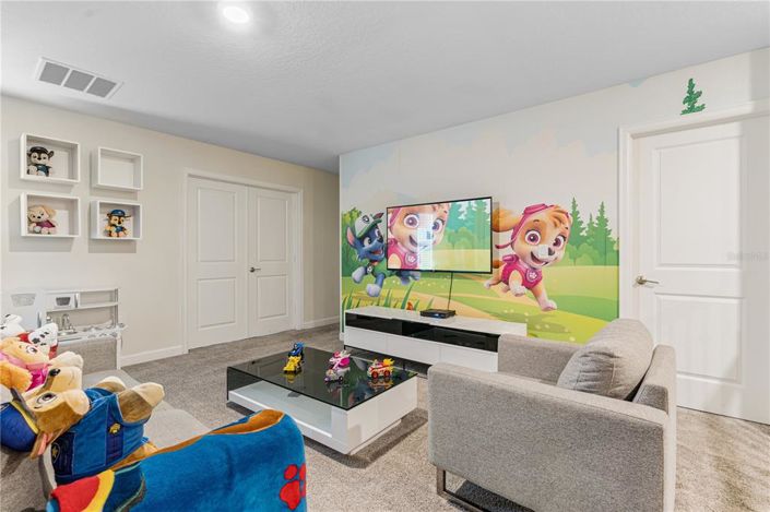 Image No.23-8 Bed Property for sale