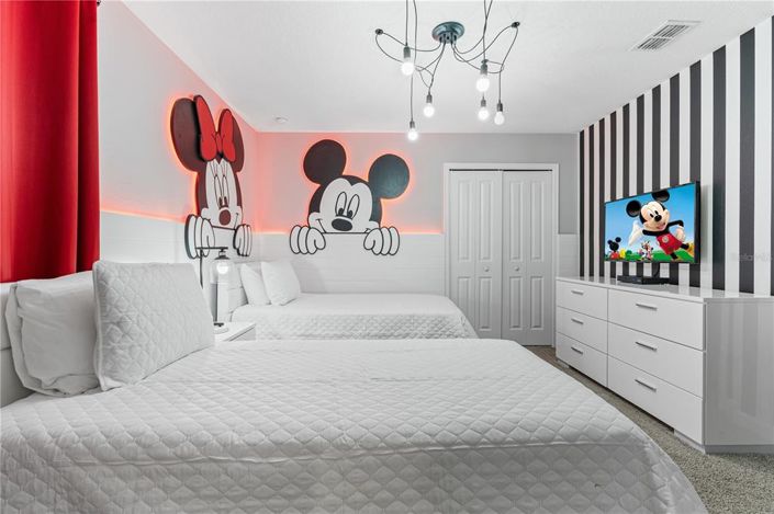 Image No.29-8 Bed Property for sale