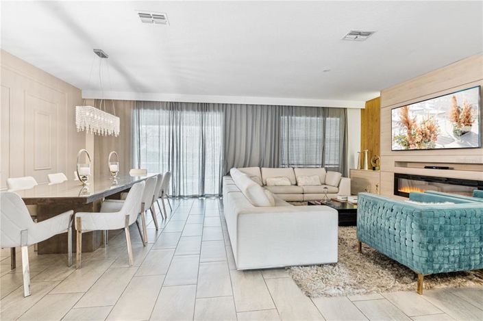 Image No.4-8 Bed Property for sale