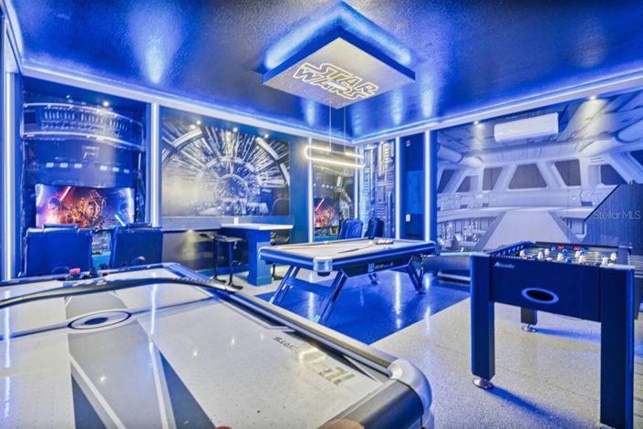 Image No.55-8 Bed Property for sale