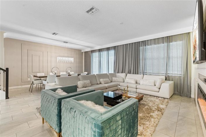 Image No.6-8 Bed Property for sale