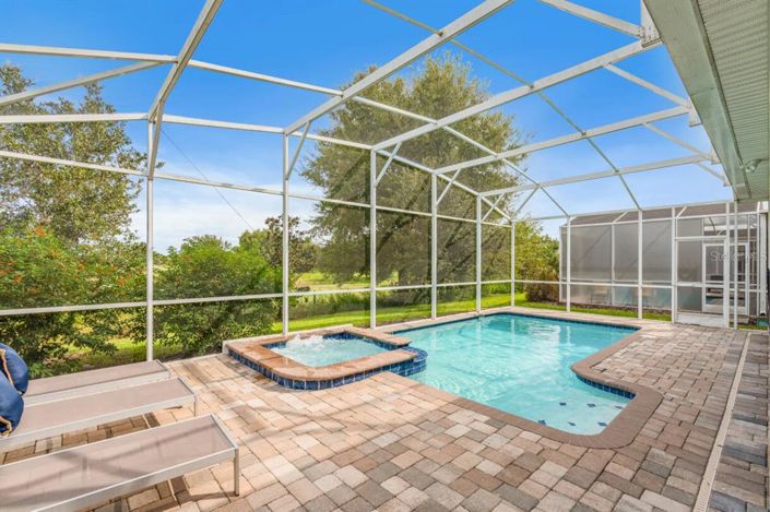 Image No.60-8 Bed Property for sale