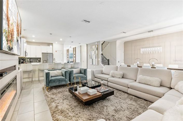 Image No.8-8 Bed Property for sale