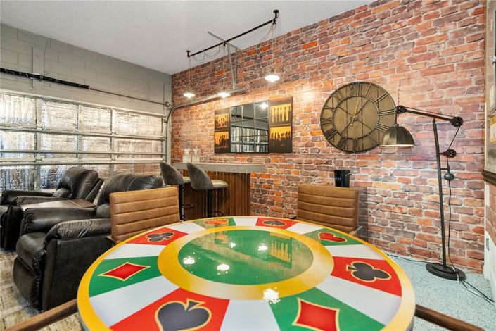 Image No.16-5 Bed Townhouse for sale