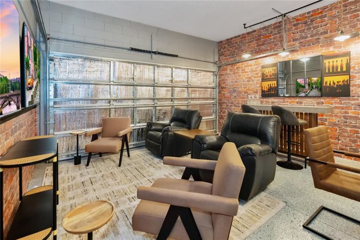 Image No.17-5 Bed Townhouse for sale