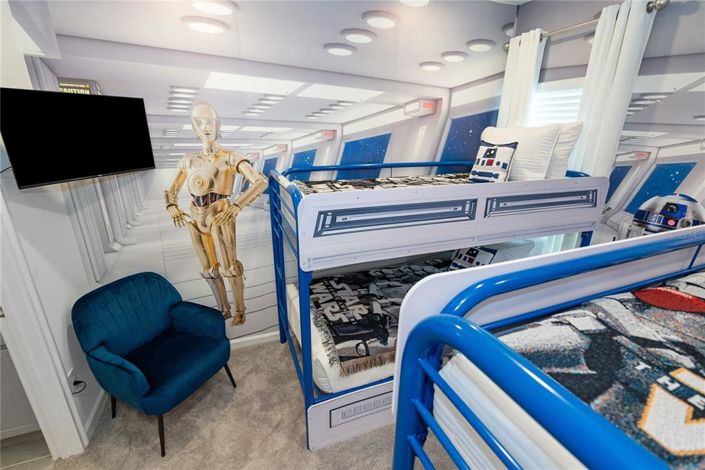 Image No.37-5 Bed Townhouse for sale