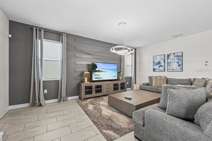 Image No.12-6 Bed Property for sale