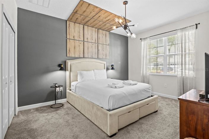 Image No.13-6 Bed Property for sale