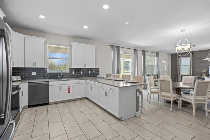 Image No.5-6 Bed Property for sale