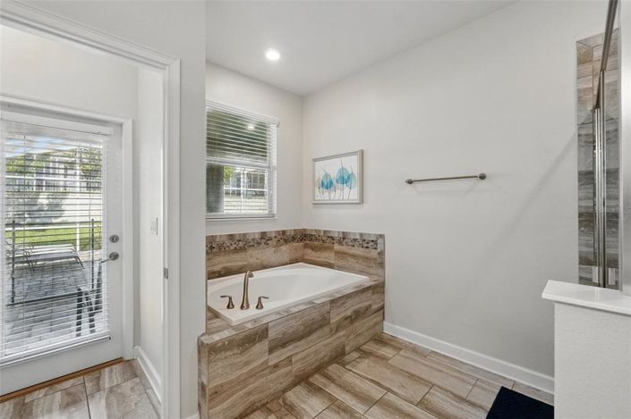 Image No.24-8 Bed Property for sale