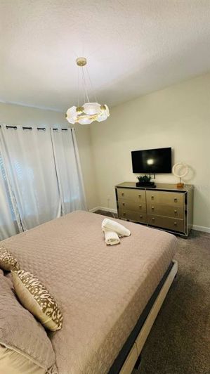 Image No.12-6 Bed Property for sale