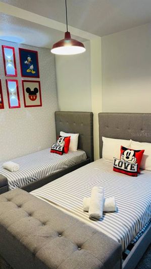 Image No.13-6 Bed Property for sale