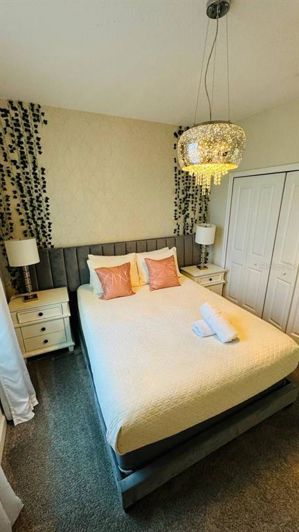 Image No.17-6 Bed Property for sale