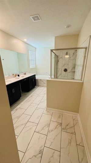 Image No.26-6 Bed Property for sale