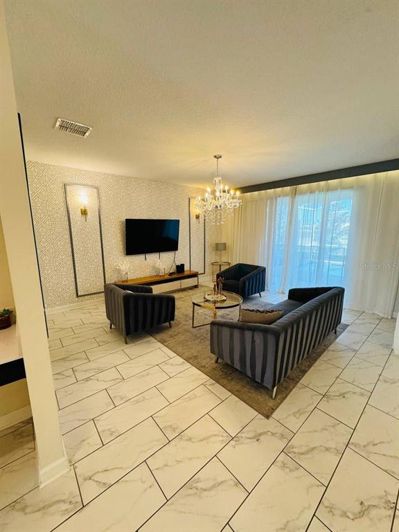 Image No.5-6 Bed Property for sale