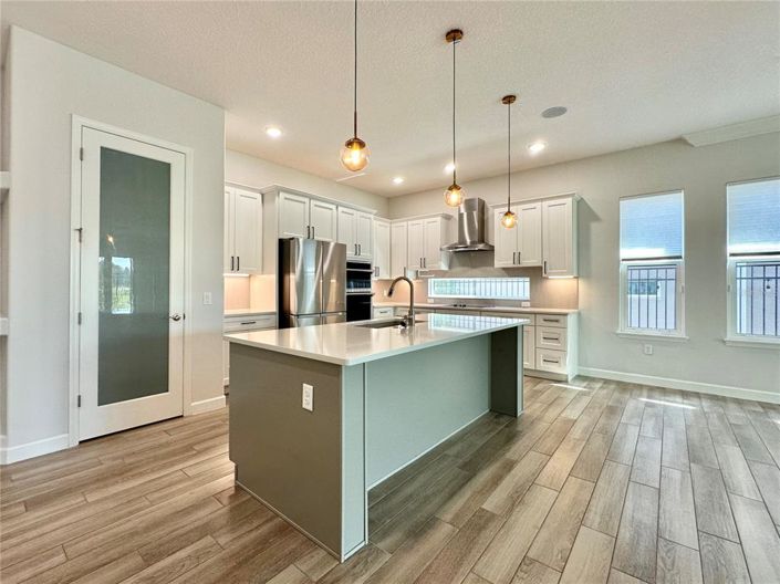 Image No.2-4 Bed Property for sale