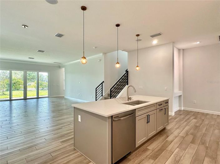 Image No.8-4 Bed Property for sale