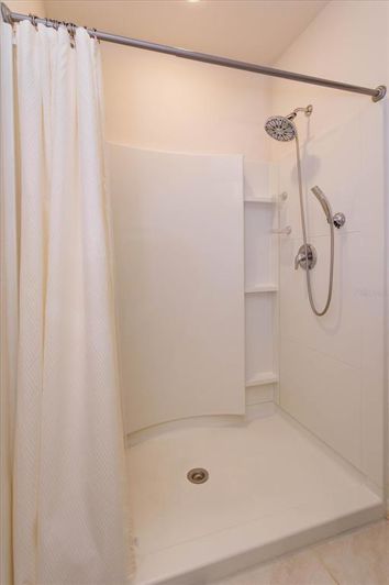 Image No.17-3 Bed Property for sale