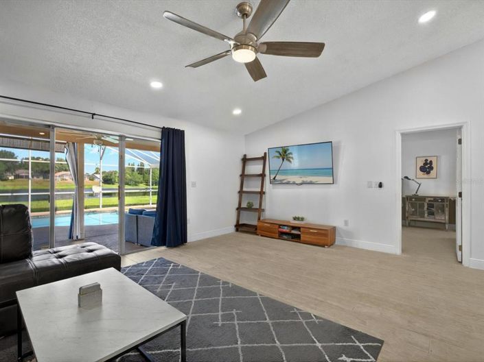 Image No.12-4 Bed Property for sale