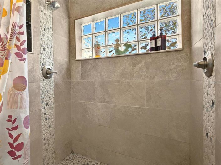 Image No.20-4 Bed Property for sale