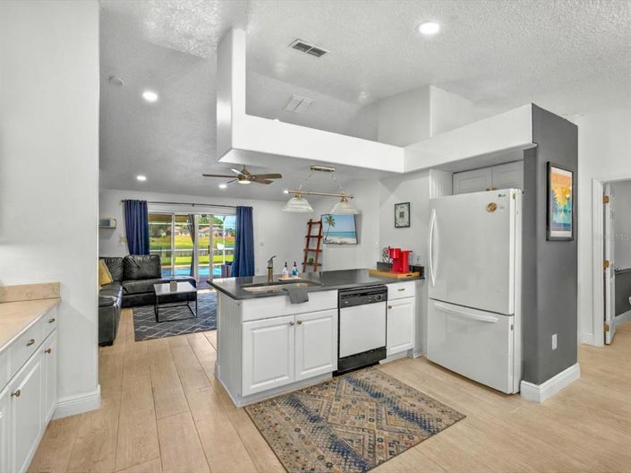 Image No.6-4 Bed Property for sale