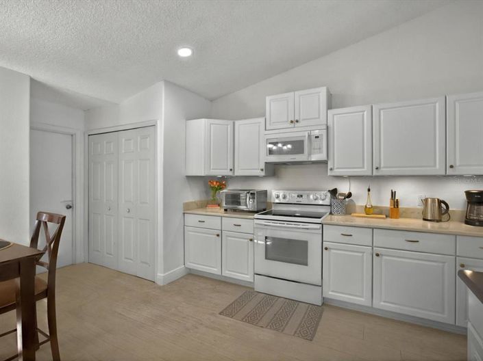 Image No.8-4 Bed Property for sale