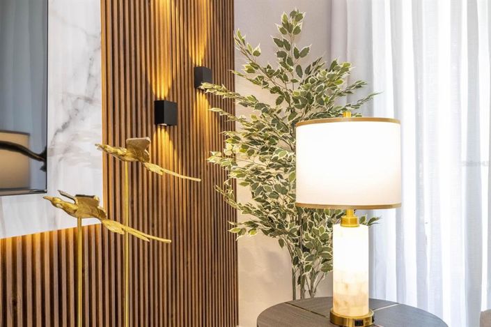 Image No.10-6 Bed Property for sale