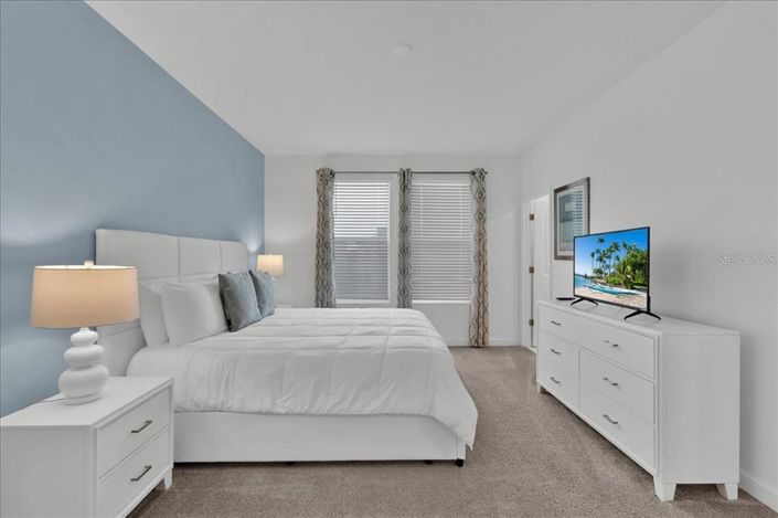 Image No.12-6 Bed Property for sale