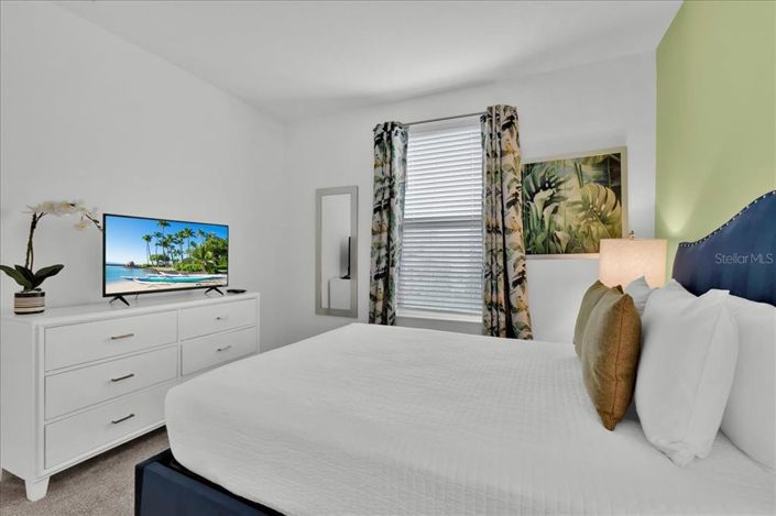 Image No.14-6 Bed Property for sale