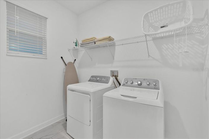 Image No.22-6 Bed Property for sale