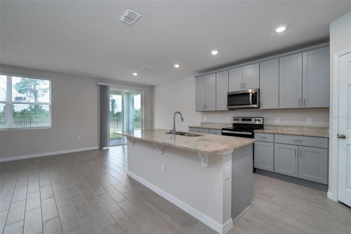 Image No.4-4 Bed Property for sale