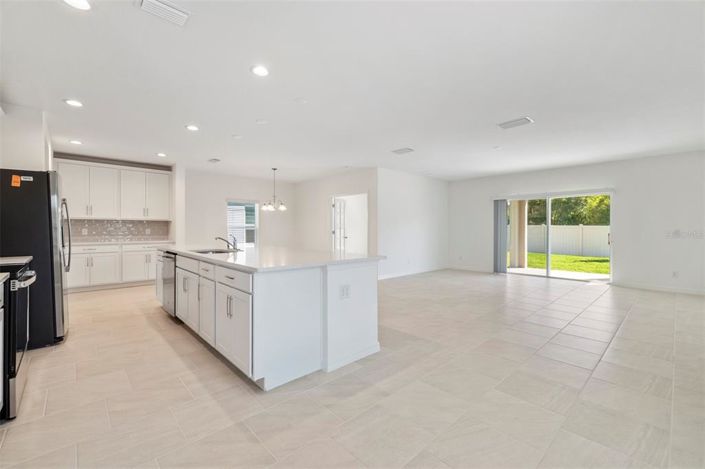 Image No.4-4 Bed Property for sale