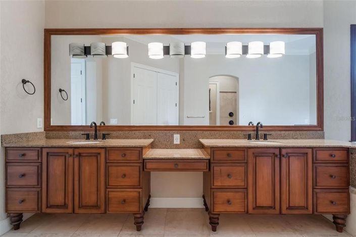 Image No.20-5 Bed Property for sale