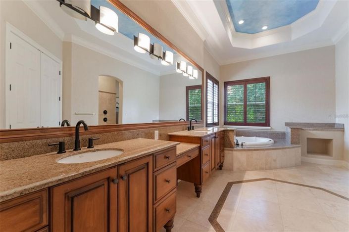 Image No.21-5 Bed Property for sale