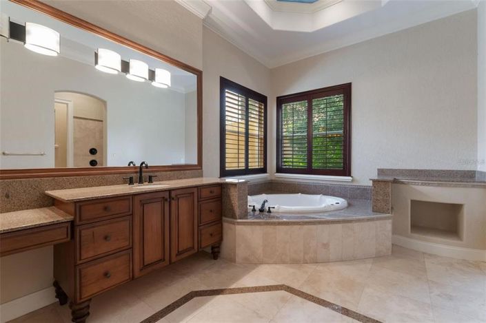 Image No.22-5 Bed Property for sale