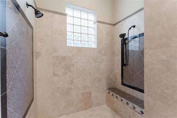 Image No.24-5 Bed Property for sale